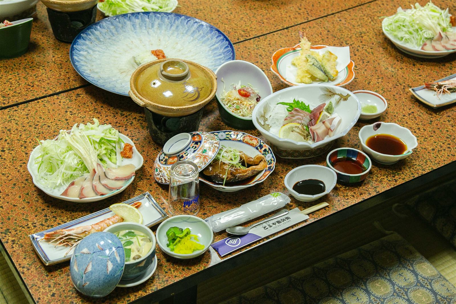 会席料理の全景