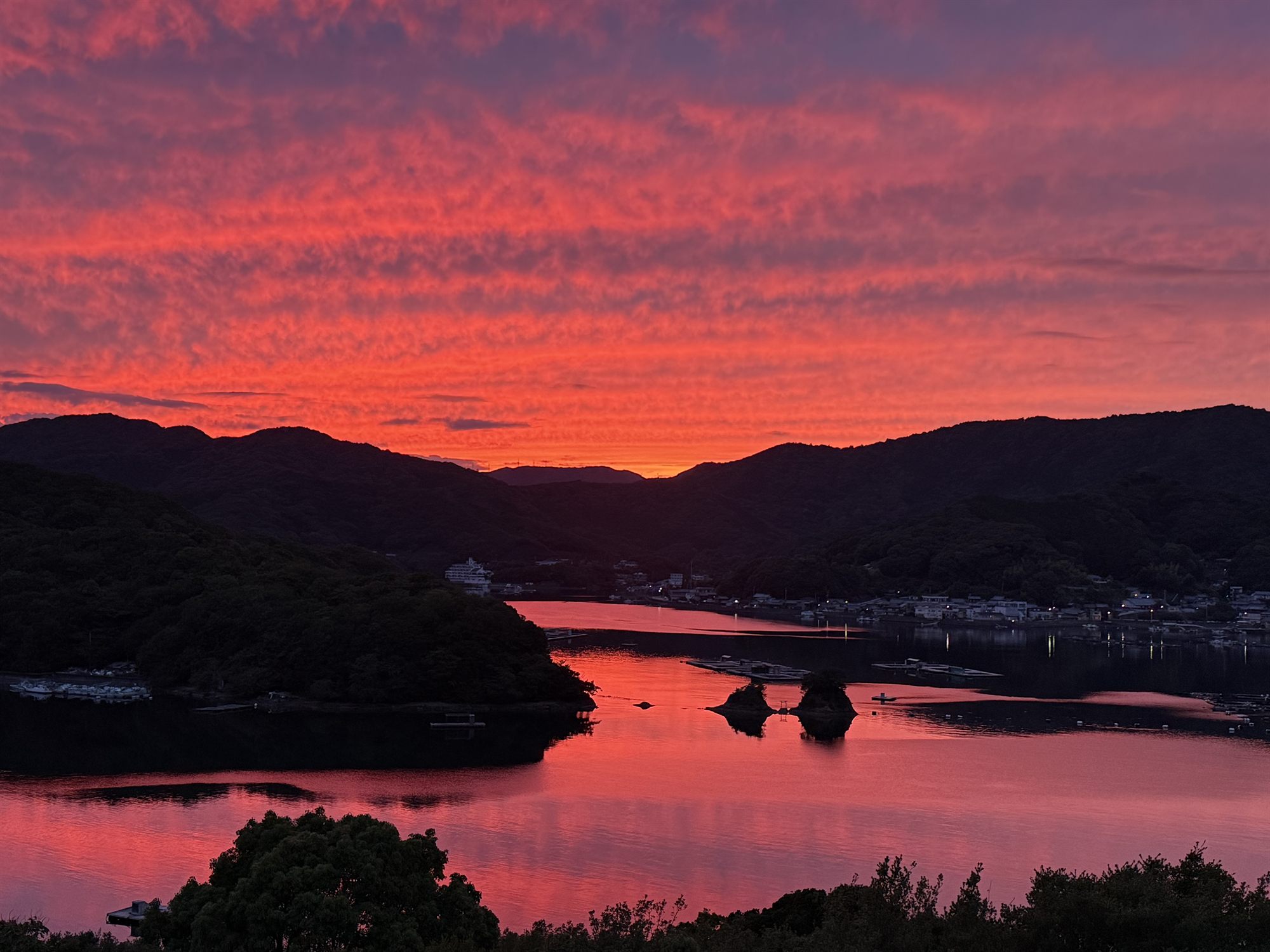 夕焼けのリアス式海岸